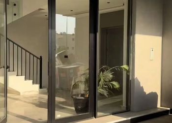 استديو بسرير ماستر وجلسة جانبية