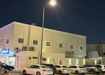 استديو بمدخل خاص وجلسة خارجية