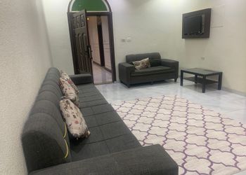 شقة بغرفة معيشة وغرفتين نوم 