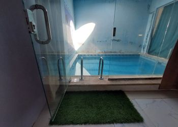شاليه بالعاب مائية 