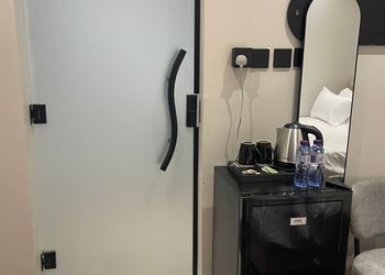 استديو بأثاث مريح وبسيط 