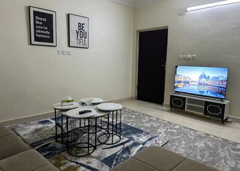 شقة بغرفة نوم وغرفة معيشة 