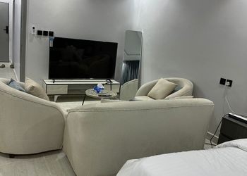 استديو هادئ بدخول ذاتي 