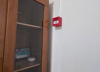 شقة بغرفتين نوم وصالة ومجلس