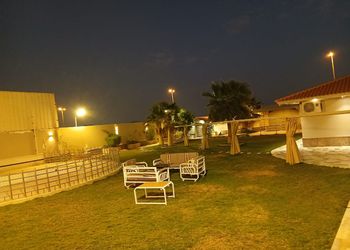 استراحة بمسطح اخضر وجلسه خارجيه