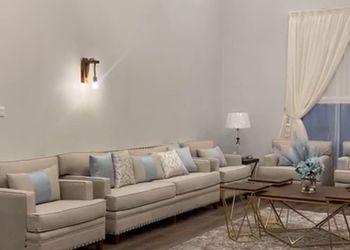 استراحة  بمسبح ومسطح اخضر 