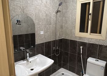استديو بأثاث مريح وبسيط 