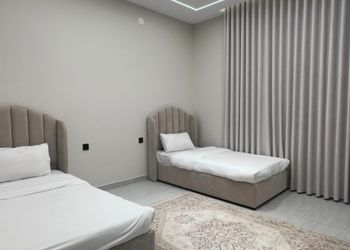 شاليه بصالة مريحة وثلاث غرف نوم 