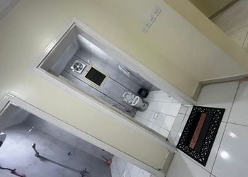 شاليه بمسطح اخضر وجلسة خارجية 