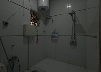 استديو بسرير مفرد وجلسة
