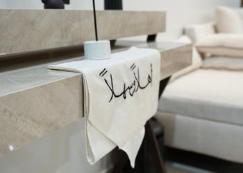 شاليه بمسطح اخضر ومسبح 