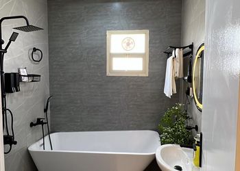 استديو بسرير ماستر وجلسه جانبيه