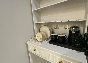 استديو بأثاث مريح وبسيط 
