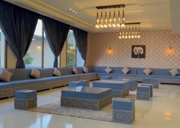 شاليه بمسطح اخضر وجلسة خارجية 