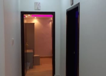 شالية بمسبح داخلي وصالة 