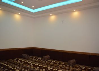 استراحة بصالة جلوس ومسبح خارجي