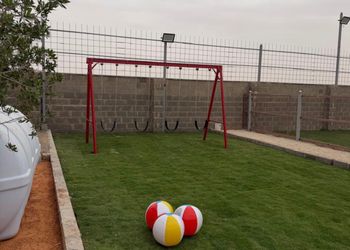 استراحة بمجلس وفناء خارجي 