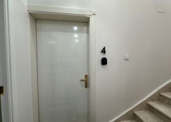 استديو هادئ بدخول ذاتي 