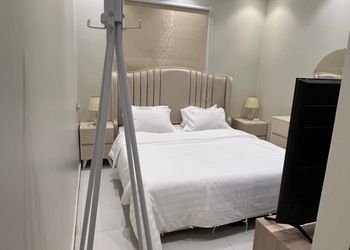 استديو بأثاث مريح وبسيط 