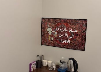 استديو بأثاث مريح وبسيط 