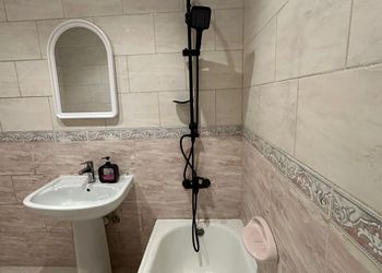 استديو بسرير ماستر وأثاث مريح 