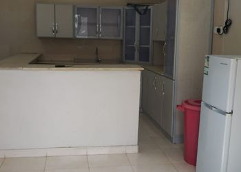 شاليه بمسطح اخضر وجلسة خارجية 
