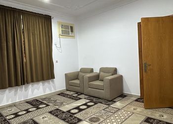 فيلا بمجالس واسعة وغرف نوم 