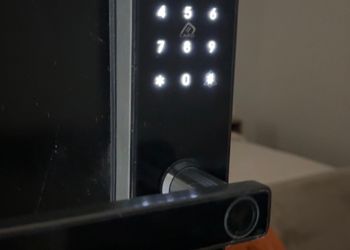 استديو بسرير ماستر وجلسة جانبية
