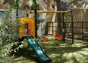 استراحة بألعاب أطفال ومسبح داخلي