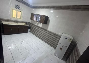 شقة بغرفة معيشة وغرفتين نوم