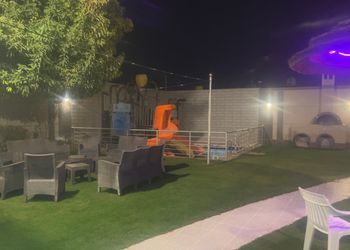 شاليه بصاله مطلة على الجلسة الخارجيه