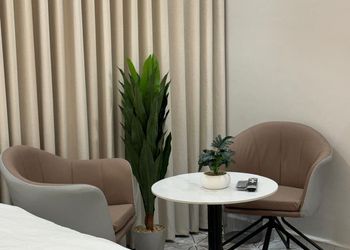 استديو باثاث مريح وبسيط 
