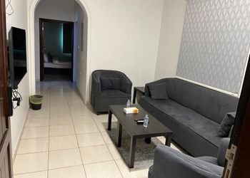 شقة بصالة وغرفتين نوم