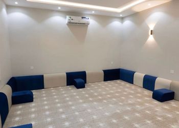 شالية بمجلس مطل على المسبح 