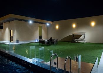 استراحة بمسبح بألعاب مائيه 
