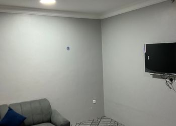 شقة بغرفة نوم وصالة مريحة 