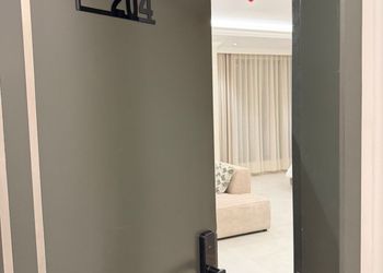 استديو بسرير ماستر وجلسة جانبية