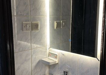 استديو بأثاث مريح وبسيط 