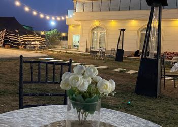 استراحة باسطبل خيل وصالة جلوس
