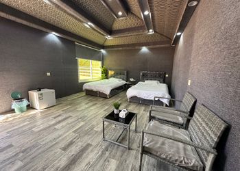 استراحة داخل مزرعة ببيت شعر ملكي