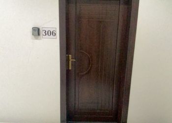 شقة بغرفة معيشة وغرفة نوم 