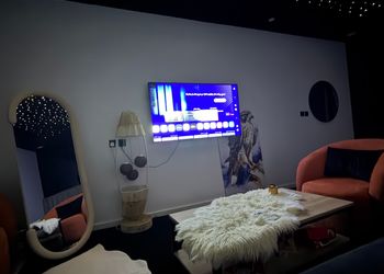 استديو بسرير ماستر وجلسة 