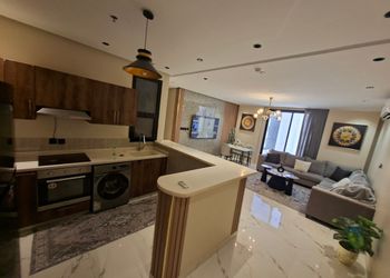 شقة بغرفتين نوم وصالة بأثاث راقي
