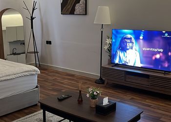 استديو بسرير ماستر وجلسة جانبية