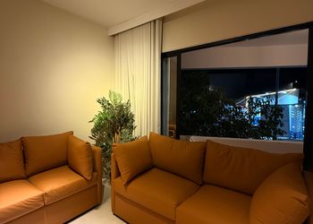 استديو أنيق بسرير ماستر وجلسة جانبية 