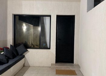 استديو بسرير ماستر  وجلسة جانبية