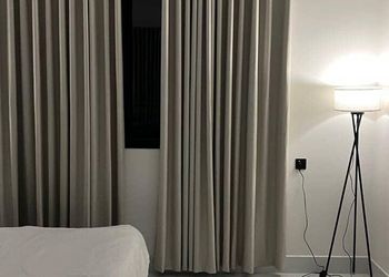 شقة بغرفة معيشة وغرفة نوم 
