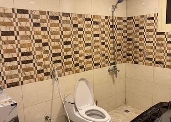 شقة بغرفة معيشة وغرفتين نوم 