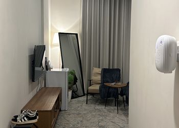 استديو بسرير ماستر وأثاث مريح 