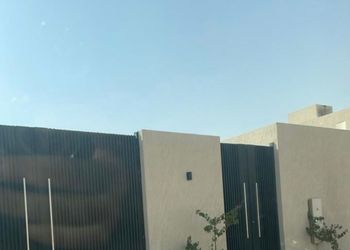 شاليه بمجلس وفناء خارجي 